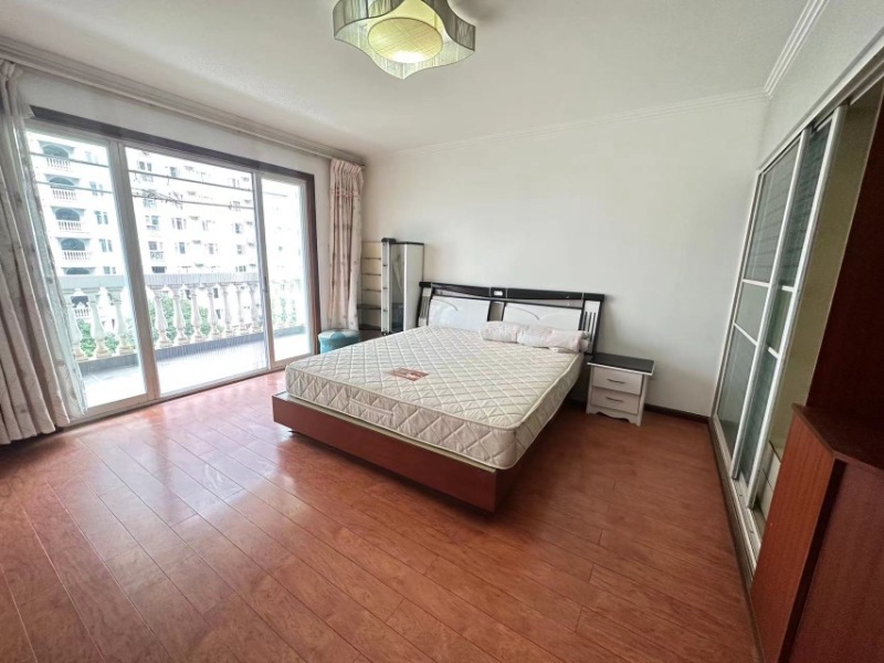 3室2廳2陽(yáng)臺(tái) 世紀(jì)城玉春苑臥室