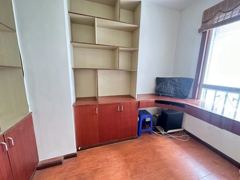 3室2廳2陽(yáng)臺(tái) 世紀(jì)城玉春苑臥室