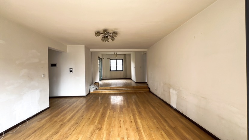 5室2廳2陽臺 春城慧谷A區(qū)客廳