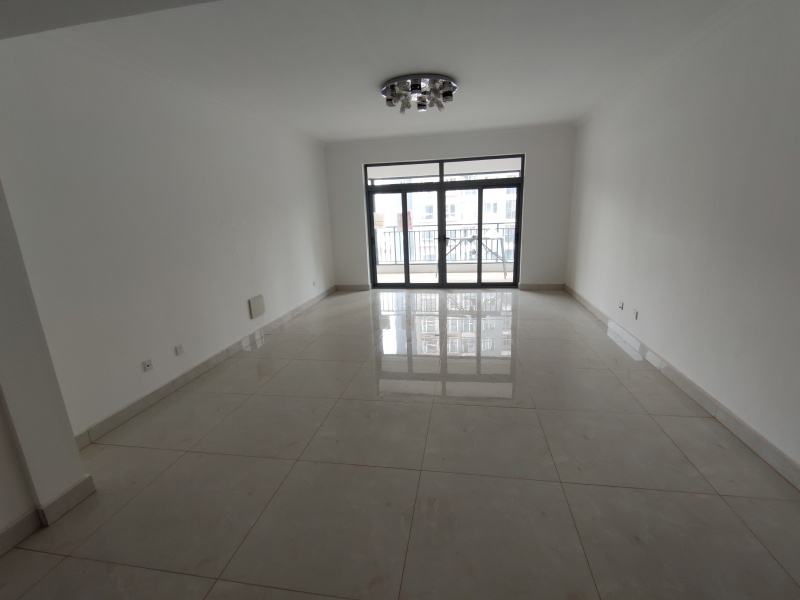 5室2廳3陽臺 金江小區(qū)融苑客廳