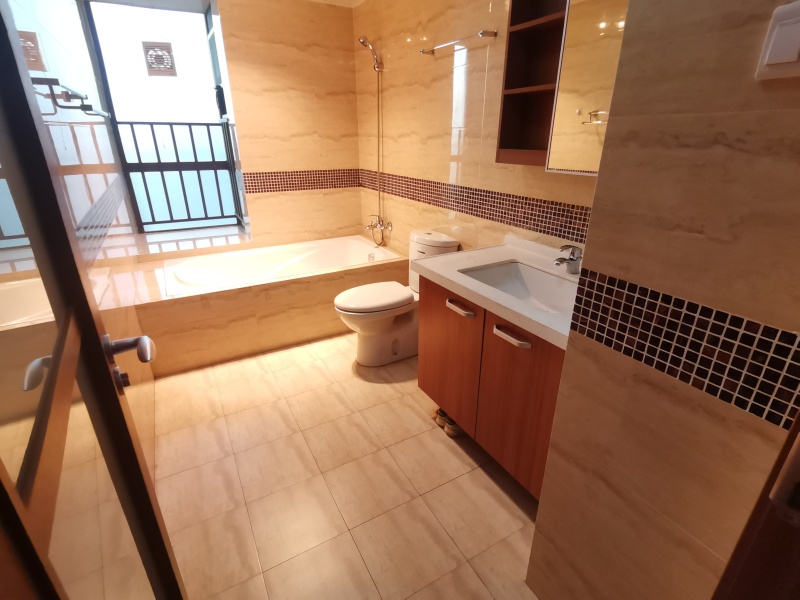 3室2廳 金域緹香衛(wèi)生間