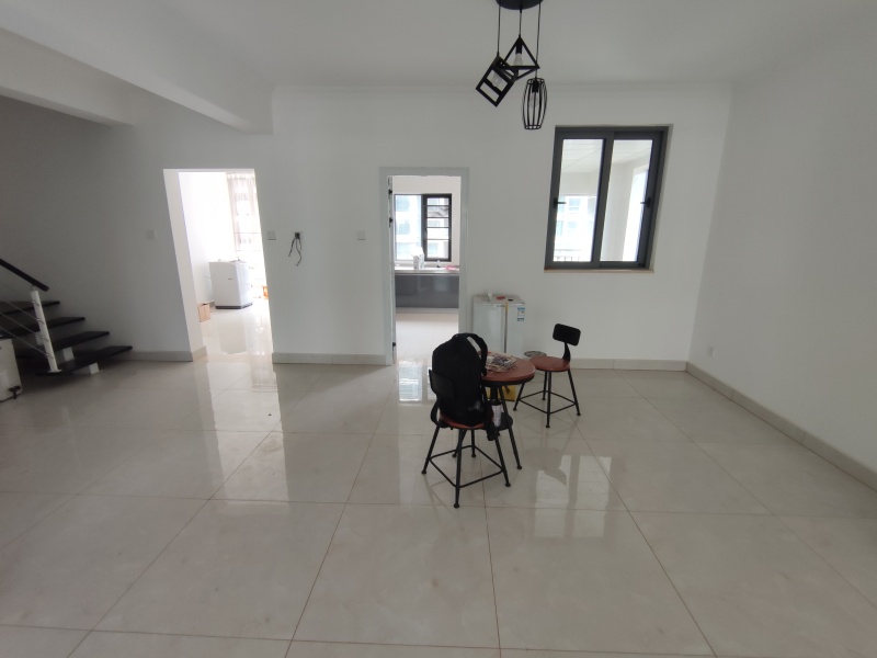 5室2廳3陽臺 金江小區(qū)融苑餐廳