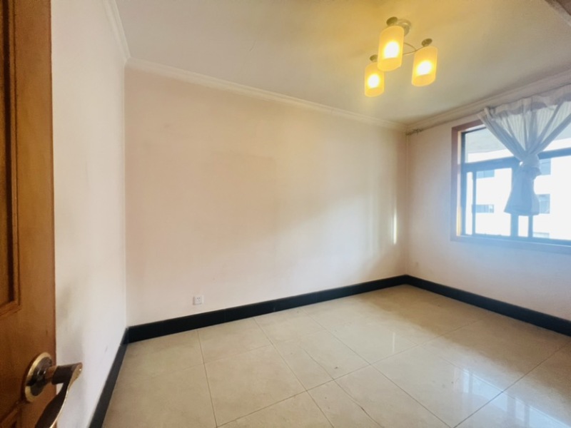 4室2廳2陽臺 金實小區(qū)臥室