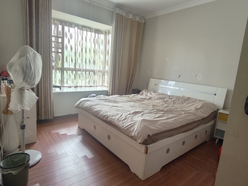 3室2廳2陽臺(tái) 金科陽光里臥室