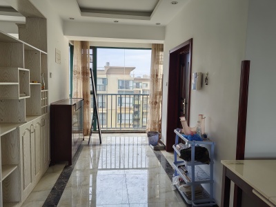 3室2廳2陽(yáng)臺(tái) 滇池印象花園門廳