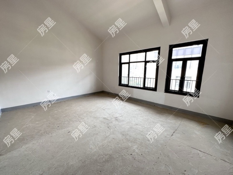 5室2廳2陽臺 美的順城府別墅客廳