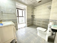 5室2廳2陽(yáng)臺(tái) 萬和花園衛(wèi)生間