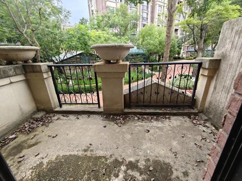 5室3廳3陽臺 銀海白沙郡別墅客廳