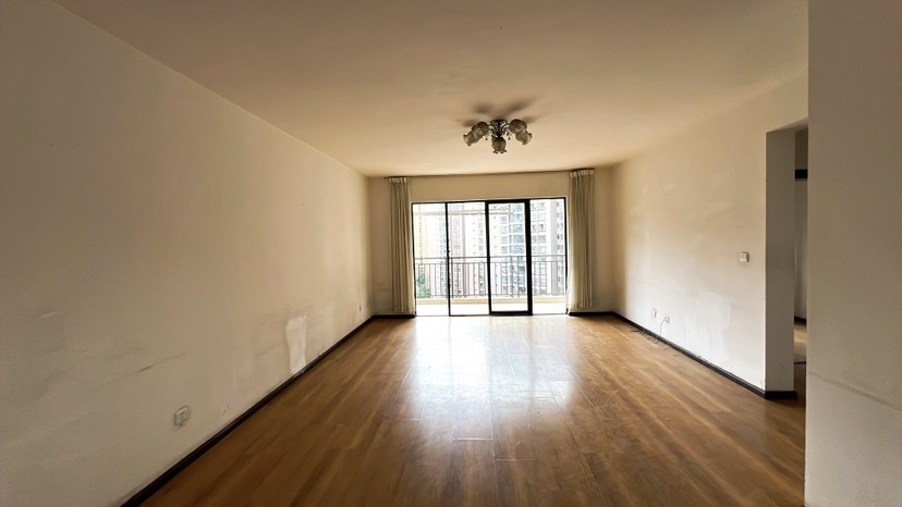 5室2廳2陽臺 春城慧谷A區(qū)客廳