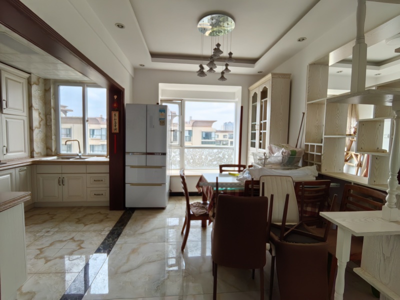 3室2廳2陽(yáng)臺(tái) 滇池印象花園餐廳