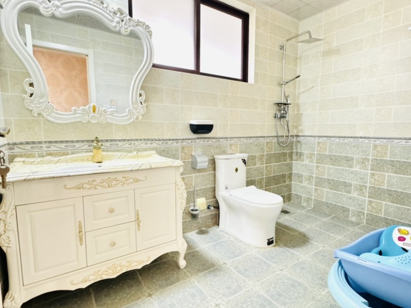 5室2廳2陽(yáng)臺(tái) 萬和花園衛(wèi)生間