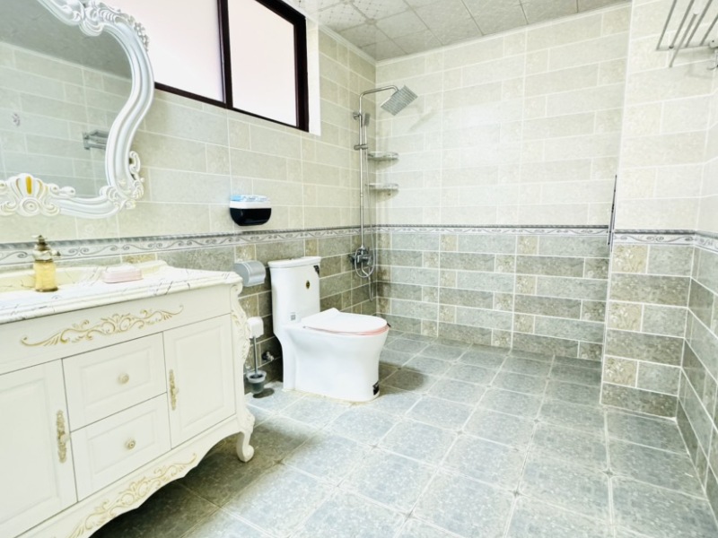 5室2廳2陽(yáng)臺(tái) 萬和花園衛(wèi)生間