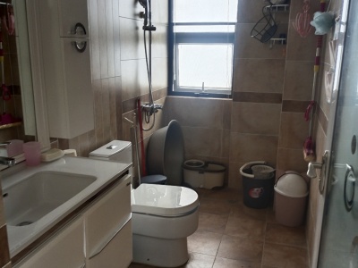 4室2廳2陽臺(tái) 園城