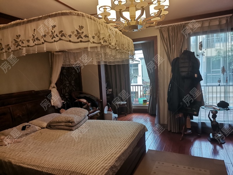 5室2廳2陽(yáng)臺(tái) 加州楓景別墅臥室