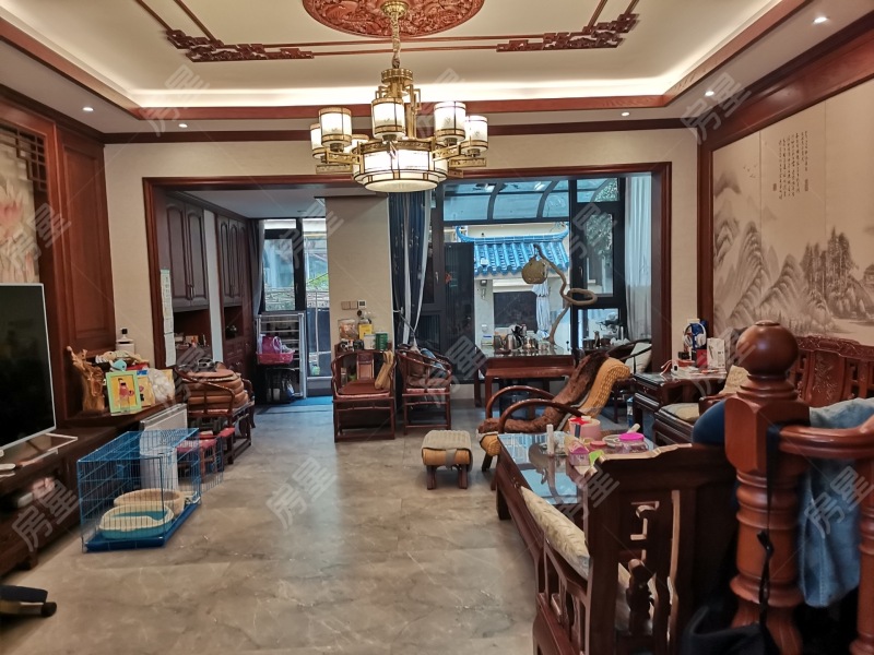 5室2廳2陽(yáng)臺(tái) 加州楓景別墅客廳