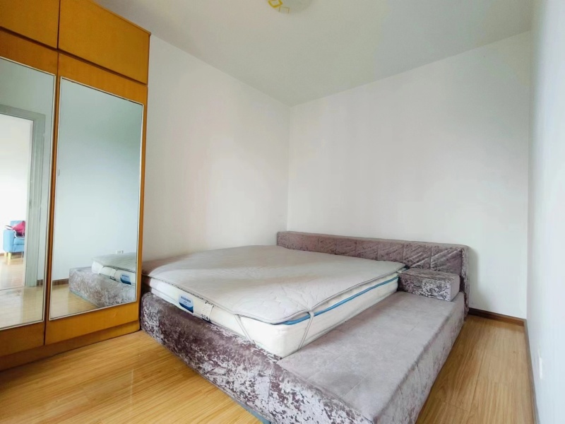 2室2廳1陽(yáng)臺(tái) 蓮花池畔臥室