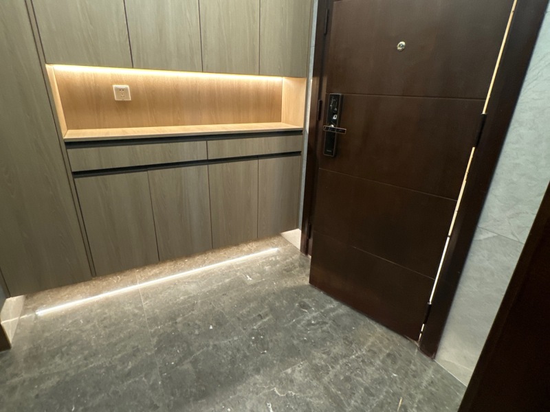 4室2廳 華夏四季二期門廳