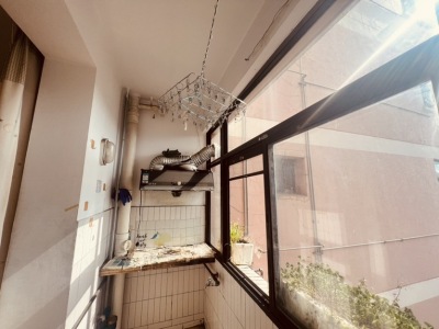 1室2廳2陽臺 金實小區(qū)情實園