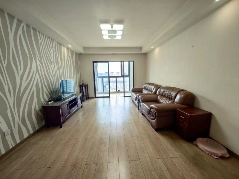 4室2廳2陽(yáng)臺(tái) 俊發(fā)城金盞苑客廳