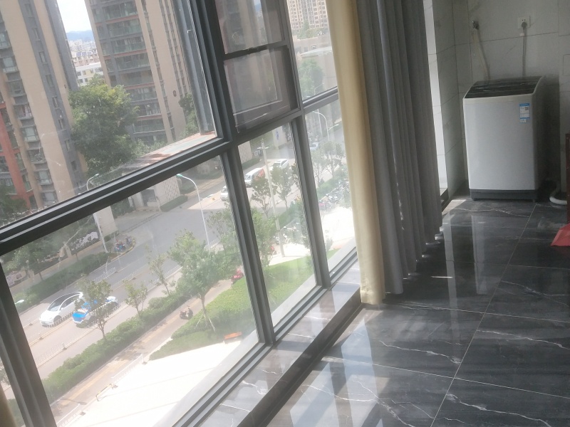 1室1廳1陽臺 潤城八區(qū)陽臺