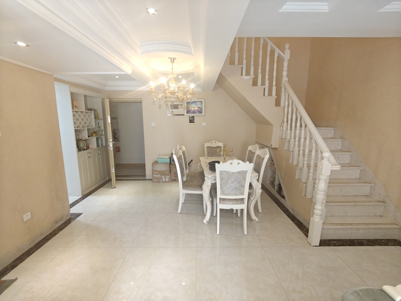 4室2廳1陽(yáng)臺(tái) 春城慧谷二期餐廳