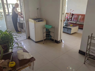 1室2廳1陽(yáng)臺(tái) 四通巷5號(hào)