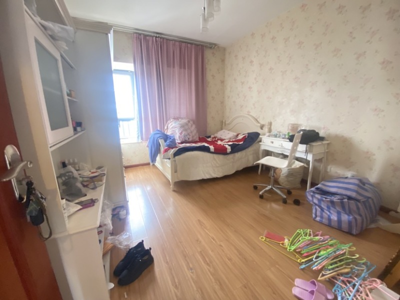 4室2廳2陽臺 金江小區(qū)涵苑臥室