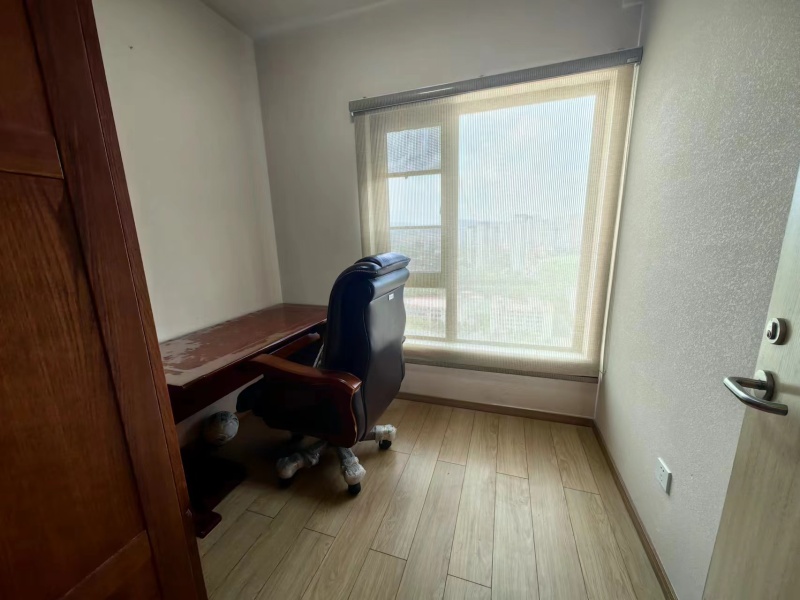 4室2廳2陽(yáng)臺(tái) 俊發(fā)城金盞苑書(shū)房