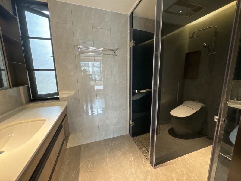 4室2廳 華夏四季二期衛(wèi)生間