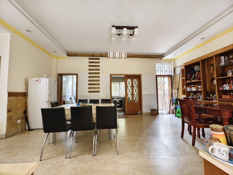 6室2廳3陽臺 清水木華別墅客廳