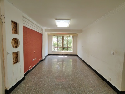 3室2廳1陽臺 月牙塘小區(qū)客廳