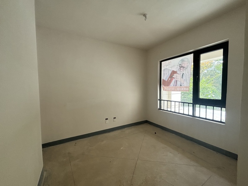 5室2廳2陽(yáng)臺(tái) 金科江湖海臥室