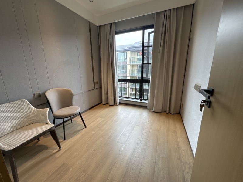 4室2廳 華夏四季二期臥室