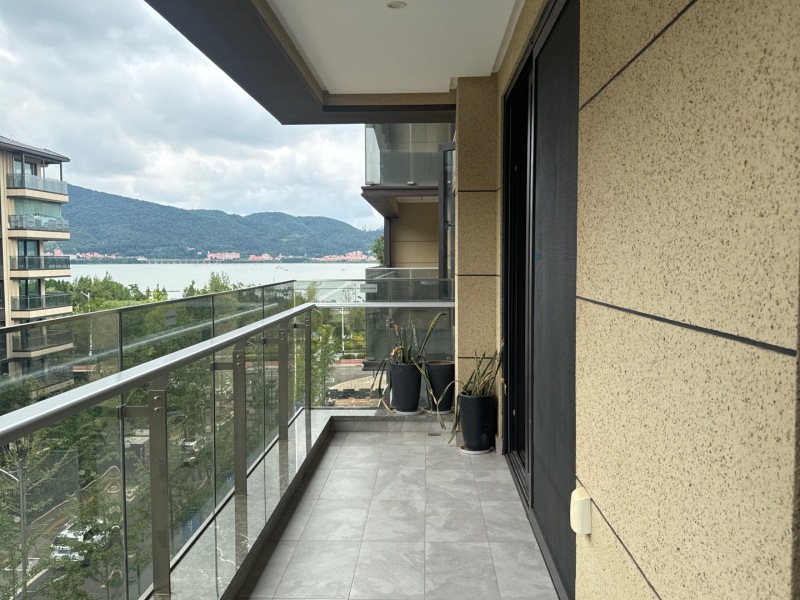 4室2廳 華夏四季二期陽臺(tái)