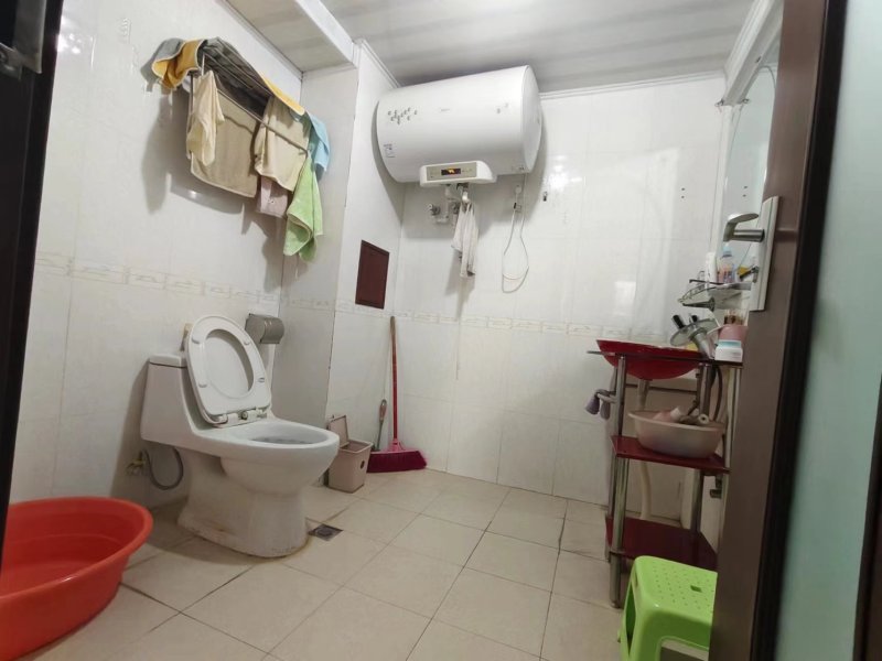 3室2廳2陽臺 天陽花園衛(wèi)生間