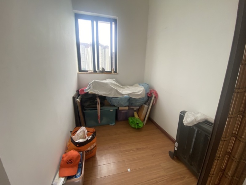 4室2廳2陽臺 金江小區(qū)涵苑臥室