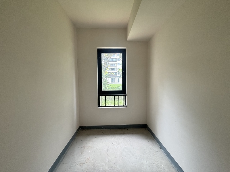 5室2廳2陽(yáng)臺(tái) 金科江湖海臥室