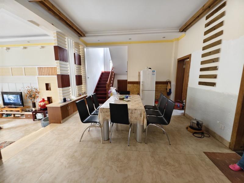 6室2廳3陽臺 清水木華別墅客廳