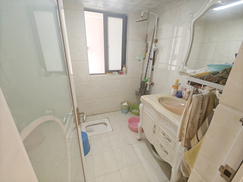 4室2廳1陽(yáng)臺(tái) 春城慧谷二期衛(wèi)生間