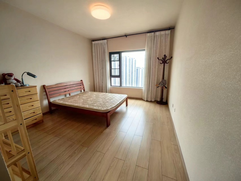 4室2廳2陽(yáng)臺(tái) 俊發(fā)城金盞苑臥室