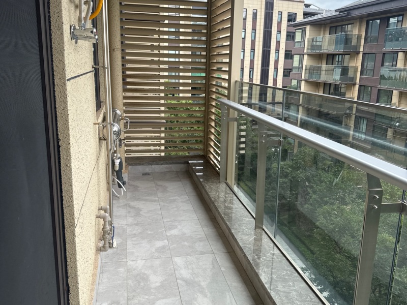 4室2廳 華夏四季二期陽臺(tái)