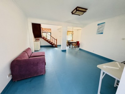 4室2廳1陽(yáng)臺(tái) 金實(shí)小區(qū)誠(chéng)實(shí)園客廳