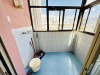 4室2廳1陽(yáng)臺(tái) 金實(shí)小區(qū)誠(chéng)實(shí)園陽(yáng)臺(tái)