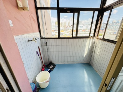 4室2廳1陽(yáng)臺(tái) 金實(shí)小區(qū)誠(chéng)實(shí)園陽(yáng)臺(tái)