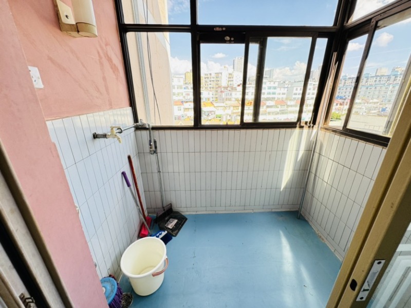 4室2廳1陽(yáng)臺(tái) 金實(shí)小區(qū)誠(chéng)實(shí)園陽(yáng)臺(tái)