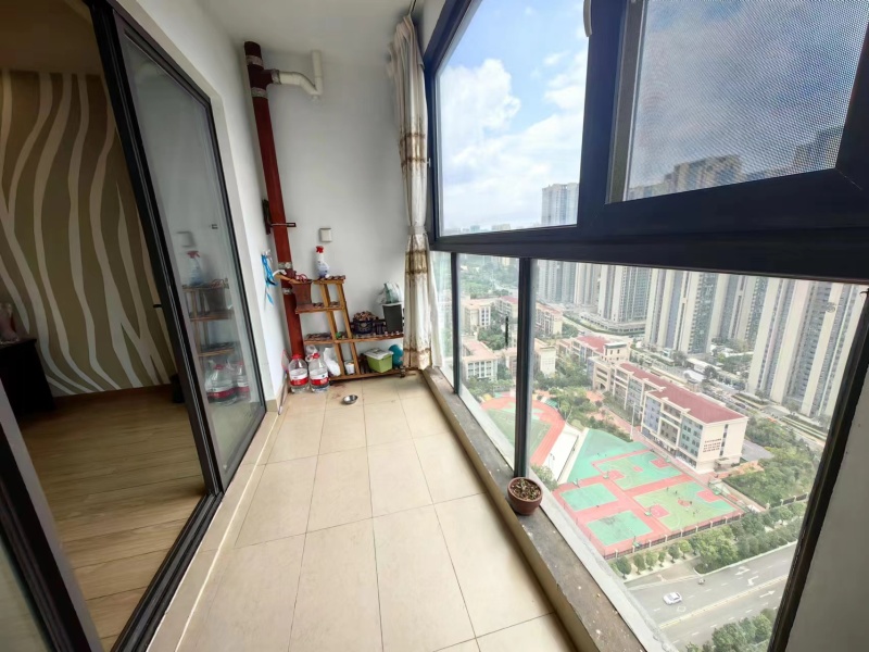 4室2廳2陽(yáng)臺(tái) 俊發(fā)城金盞苑陽(yáng)臺(tái)