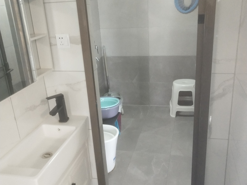 1室1廳1陽臺 潤城八區(qū)衛(wèi)生間