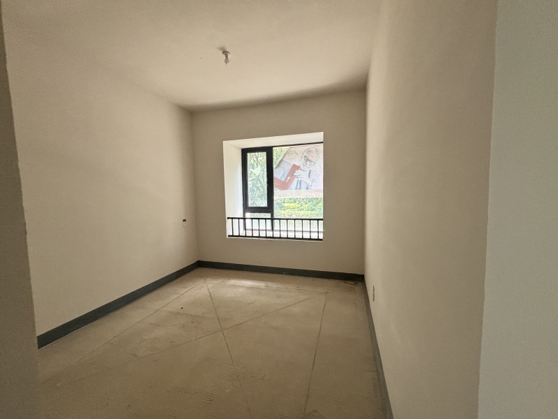 5室2廳2陽(yáng)臺(tái) 金科江湖海臥室