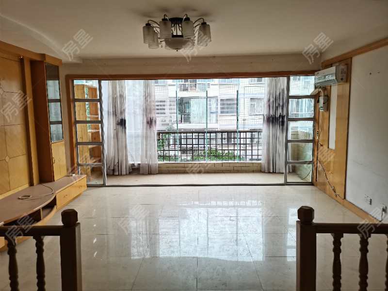 3室2廳2陽(yáng)臺(tái) 陽(yáng)光花園二期昊苑客廳