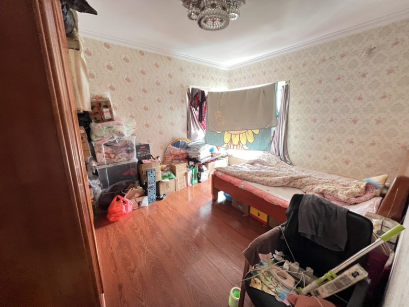 3室2廳2陽(yáng)臺(tái) 經(jīng)典明苑臥室